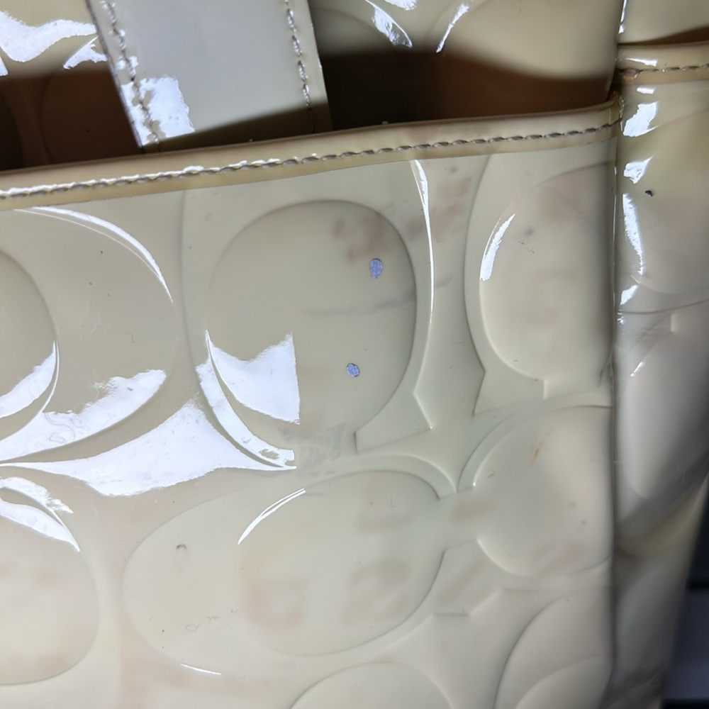 Coach large tote patent yellow - Picture 13 of 17